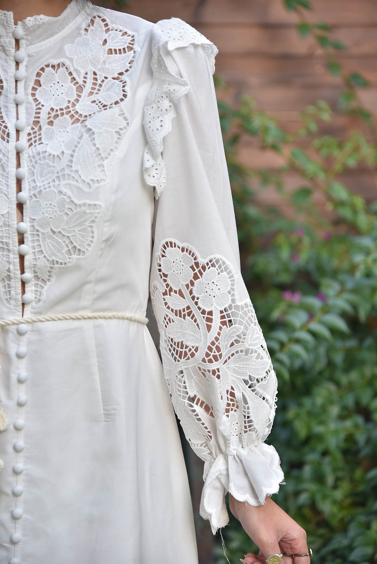 Beyaz Güpürlü Düğme Detaylı Şık Elbise - Şaman Butik - Bohem Giyim ve  Aksesuar | Kadın & Erkek