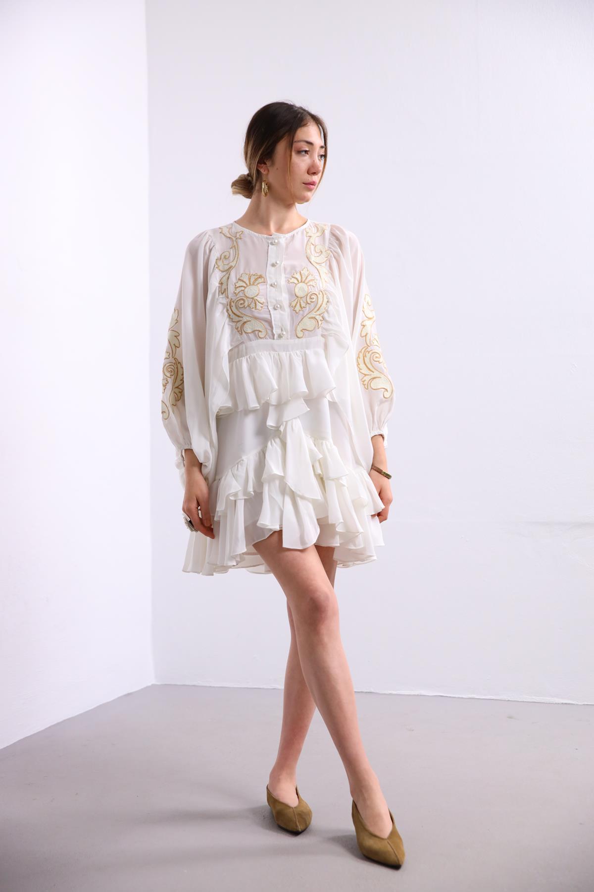  Beyaz İşlemeli Balon Kol Kat Kat Elbise