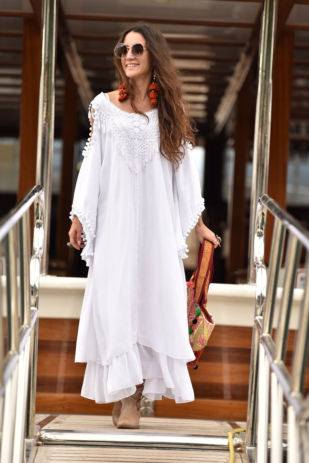 Beyaz Önü Güpürlü Omuzu Açık Elbise - Şaman Butik - Bohem Giyim ve Aksesuar  | Kadın & Erkek