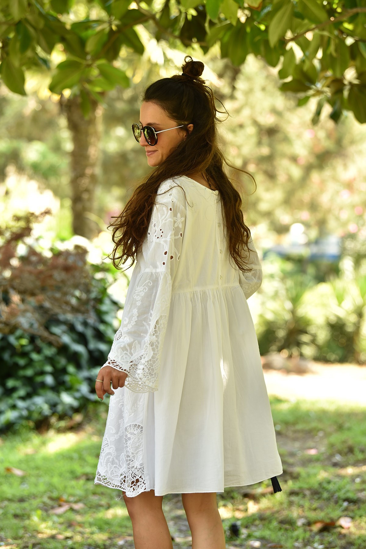 Beyaz V Yaka Güpür Detaylı Kloş Elbise - Şaman Butik - Bohem Giyim ve  Aksesuar | Kadın & Erkek