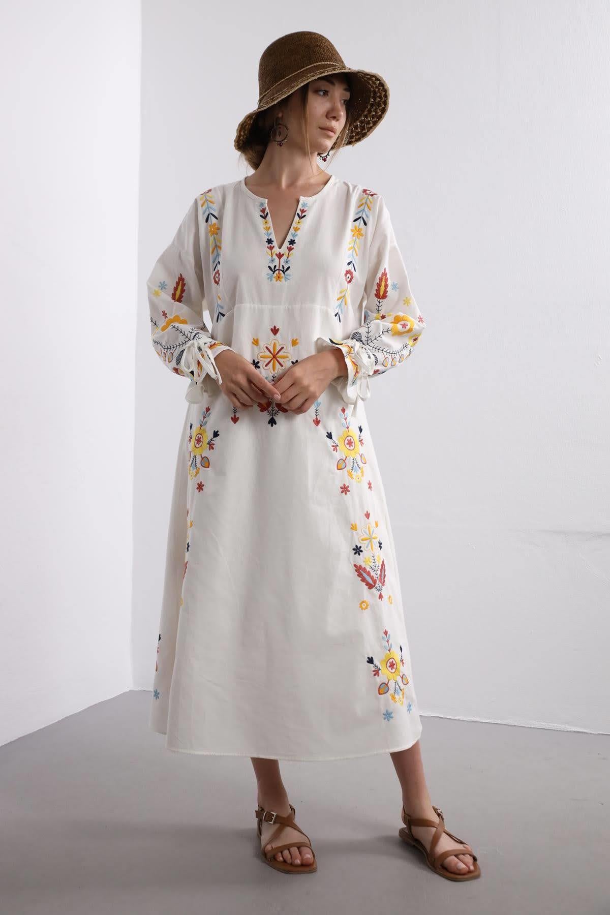 Beyaz V Yaka İşlemeli Kolları İpli Bohem Elbise - Şaman Butik Beyaz V Yaka İşlemeli Kolları İpli Bohem Elbise