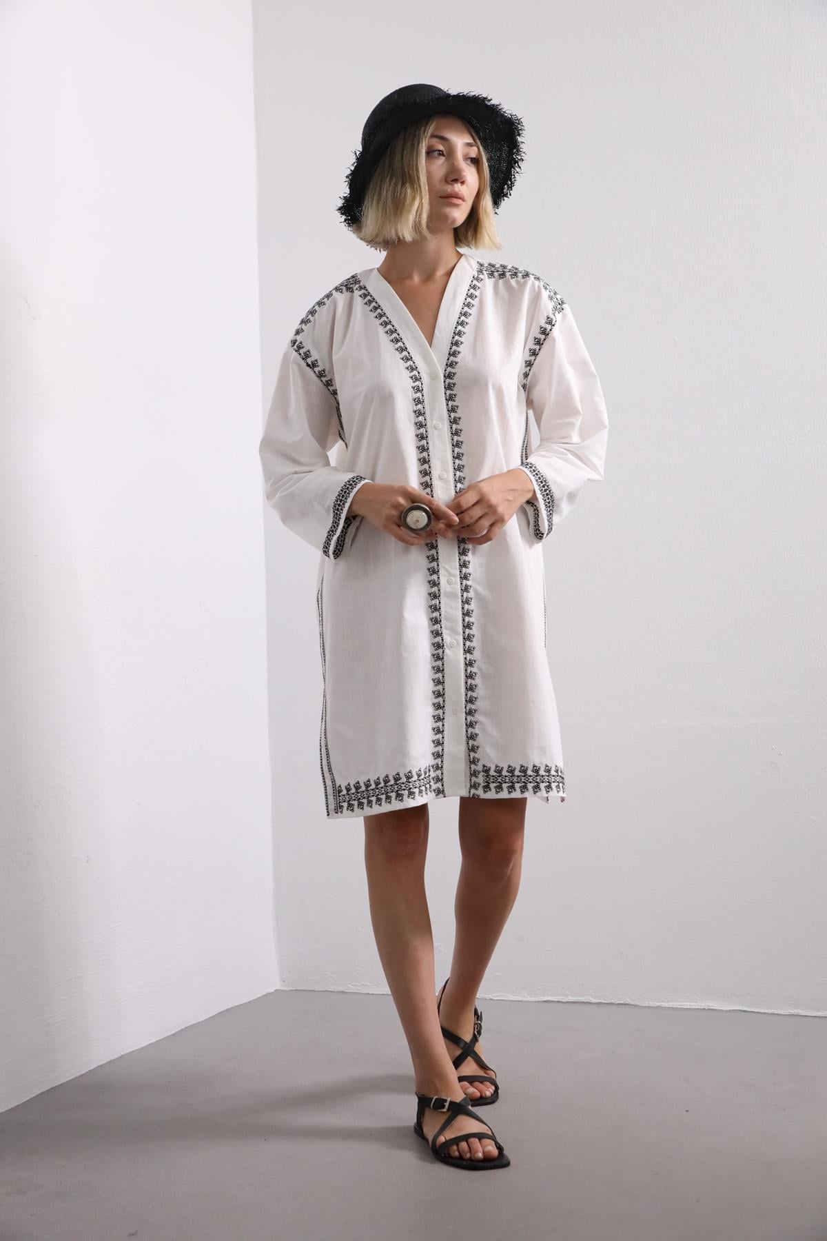Beyaz V Yaka İşlemeli Tunik Elbise - Şaman Butik Beyaz V Yaka İşlemeli Tunik Elbise