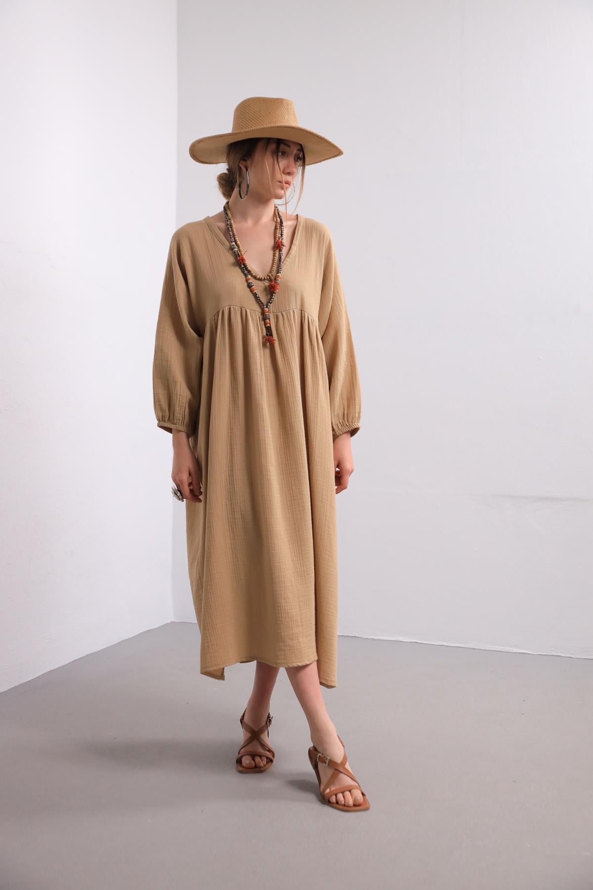  Camel Rengi Kolları Biyeli Müslin Elbise