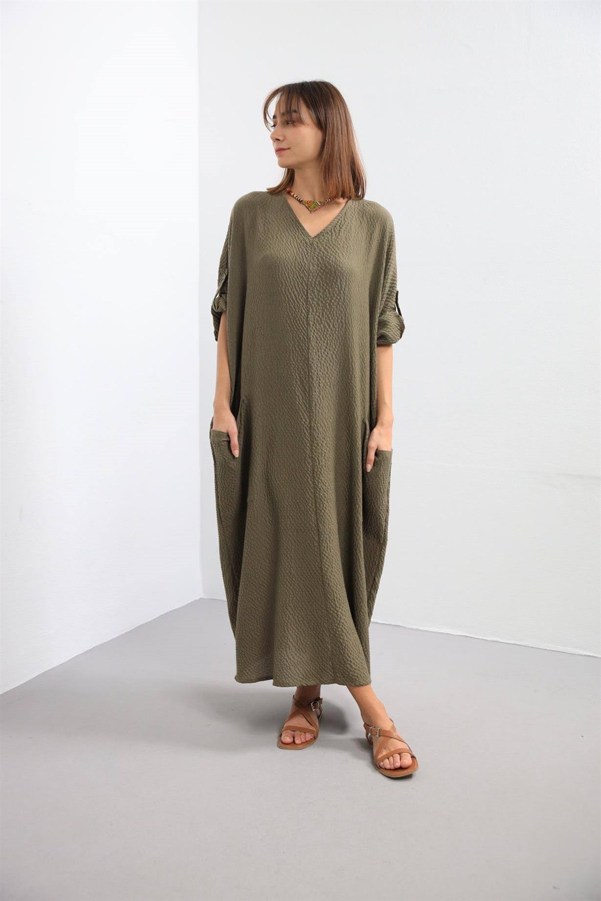Haki Kendinden Kareli Cepli Oversize Elbise - Şaman Butik Haki Kendinden Kareli Cepli Oversize Elbise