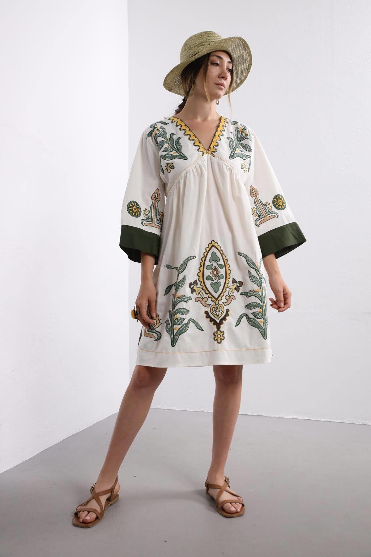  Krem Renk V Yaka Sarı Çiçek İşleme Midi Boy Elbise