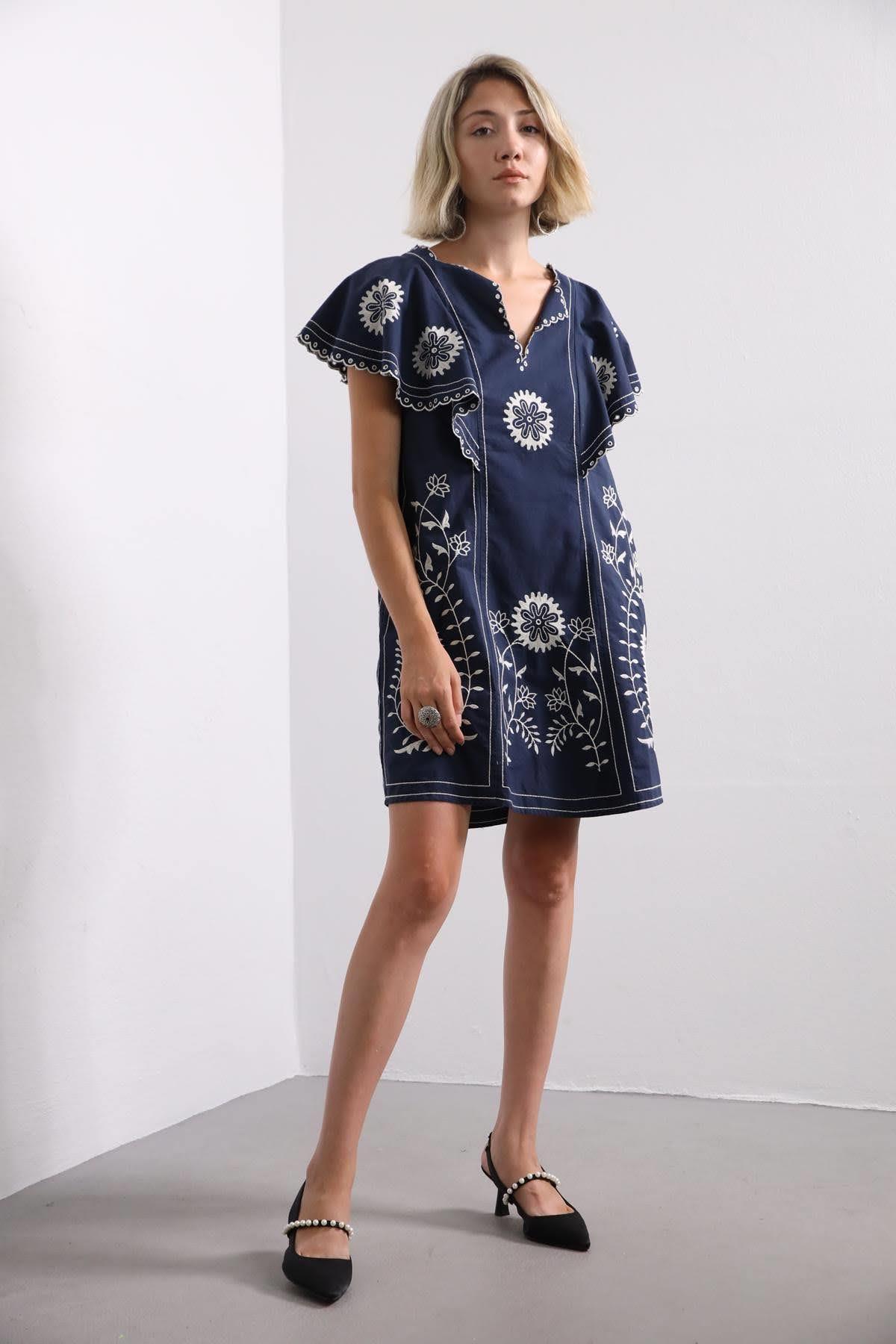 Lacivert V Yaka İşlemeli Elbise - Şaman Butik Lacivert V Yaka İşlemeli Elbise