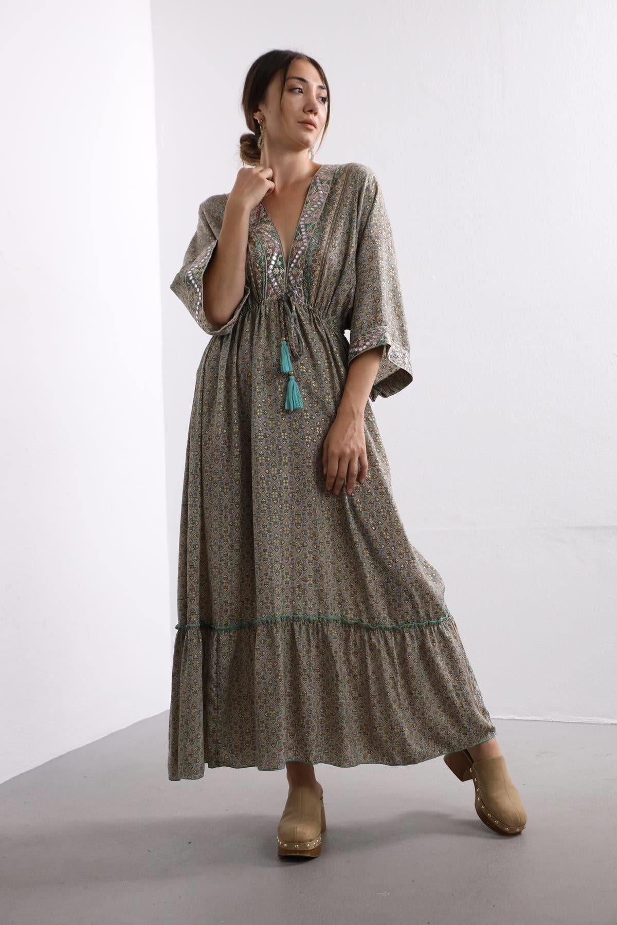 Mavi Desenli Yakası Pullu İpek Elbise - Şaman Butik Mavi Desenli Yakası Pullu İpek Elbise