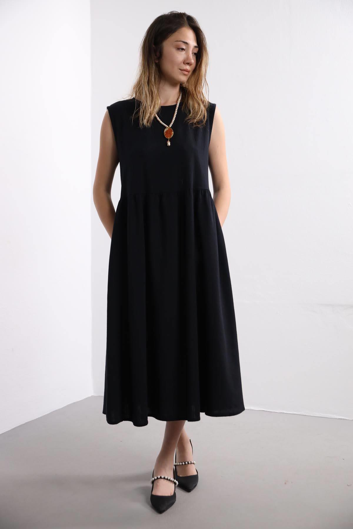  Siyah Kalın Askılı Cepli Elbise