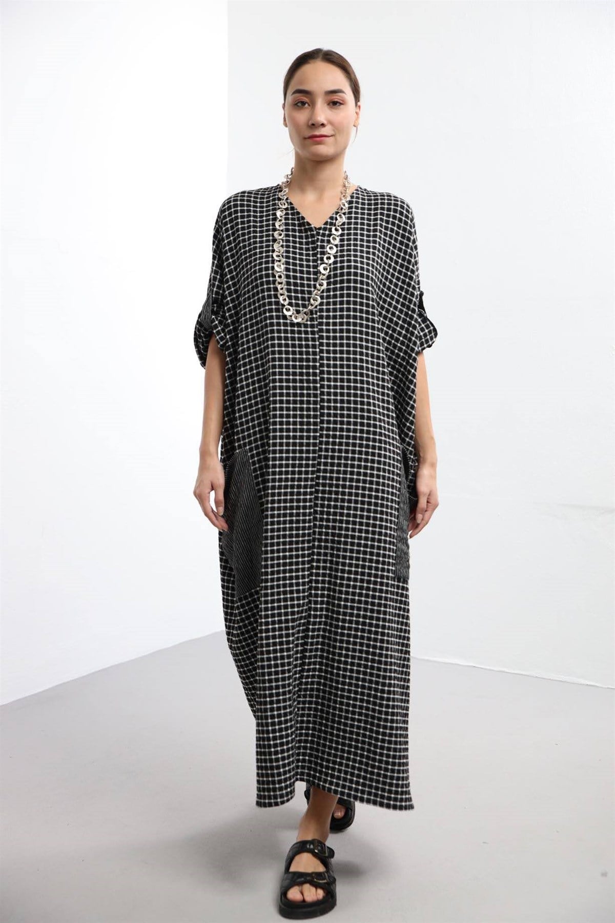 Siyah Kendinden Kareli Cepli Oversize Elbise - Şaman Butik Siyah Kendinden Kareli Cepli Oversize Elbise