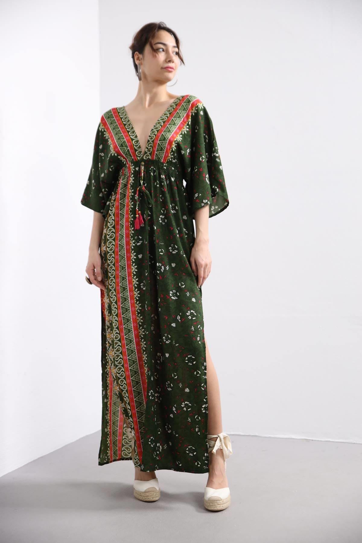 Zümrüt Yeşili V Yaka Şal Desenli Uzun Elbise - Şaman Butik Zümrüt Yeşili V Yaka Şal Desenli Uzun İpek Elbise