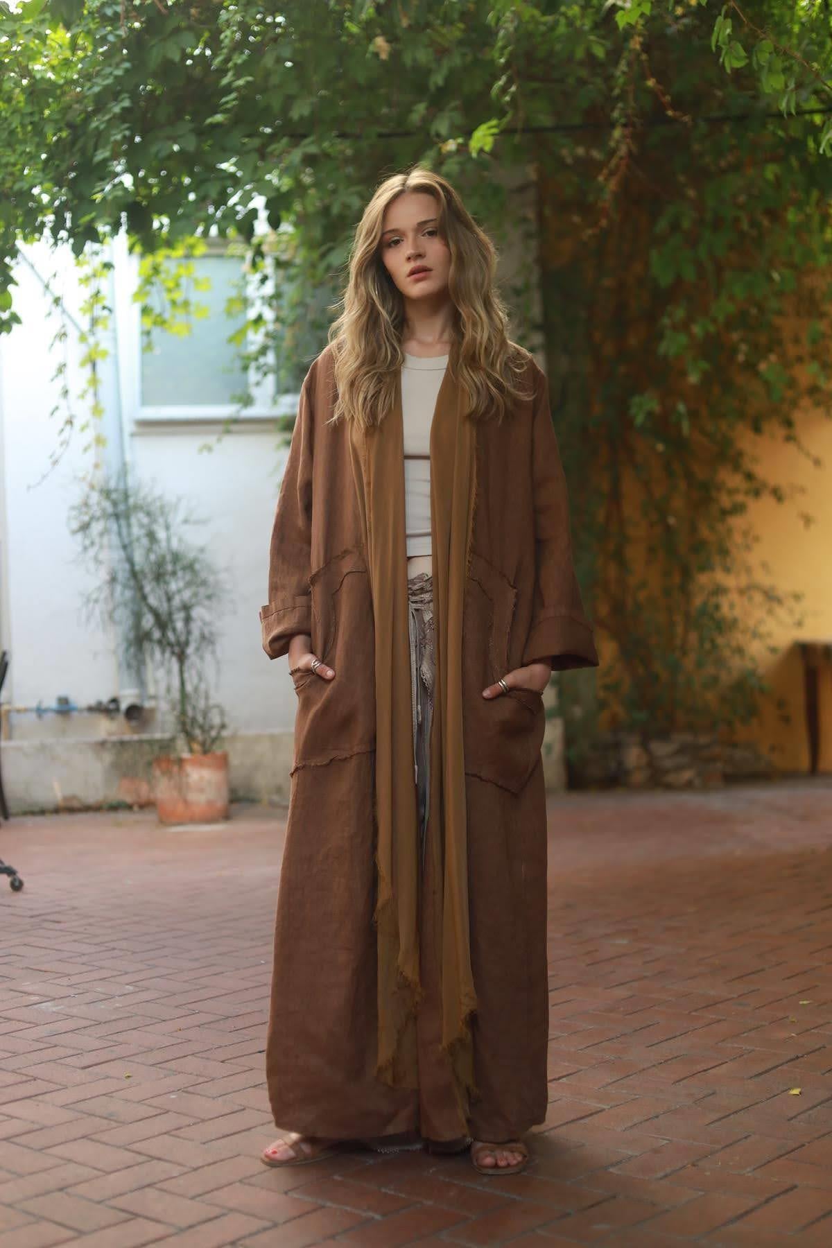 Kahverengi Cebi ve Yakası Püskül Detaylı Keten Kaftan