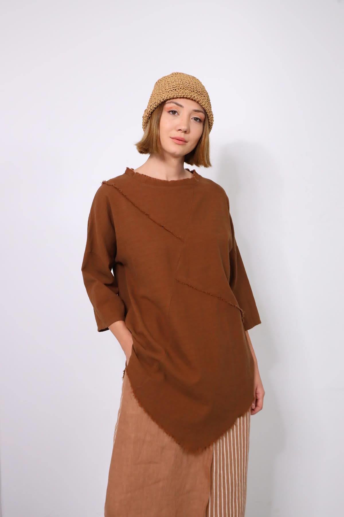 Kahverengi Püsküllü Dikiş Detaylı Bisiklet Yaka Bluz - Şaman Butik Kahverengi Püsküllü Dikiş Detaylı Bisiklet Yaka Bluz