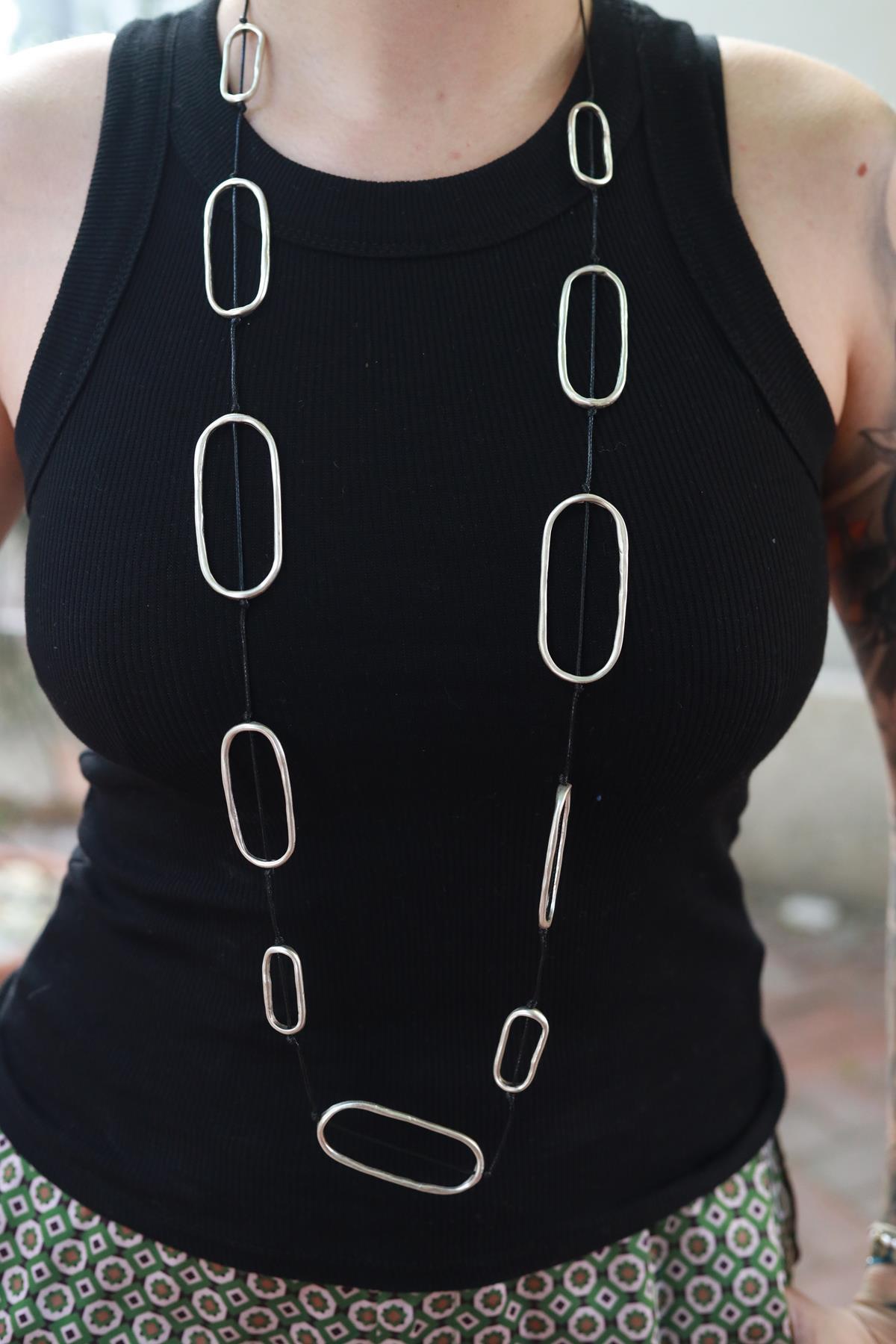 Gümüş Kaplama Elips Desenli Siyah İpli Kolye