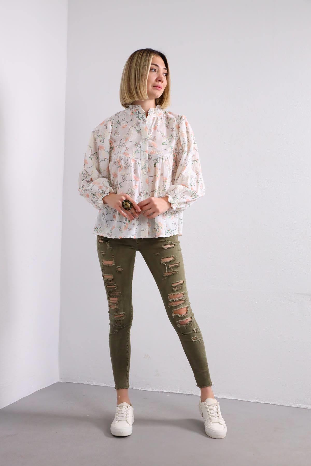  Ekru Büyük Çiçek Desenli İşlemeli Gömlek