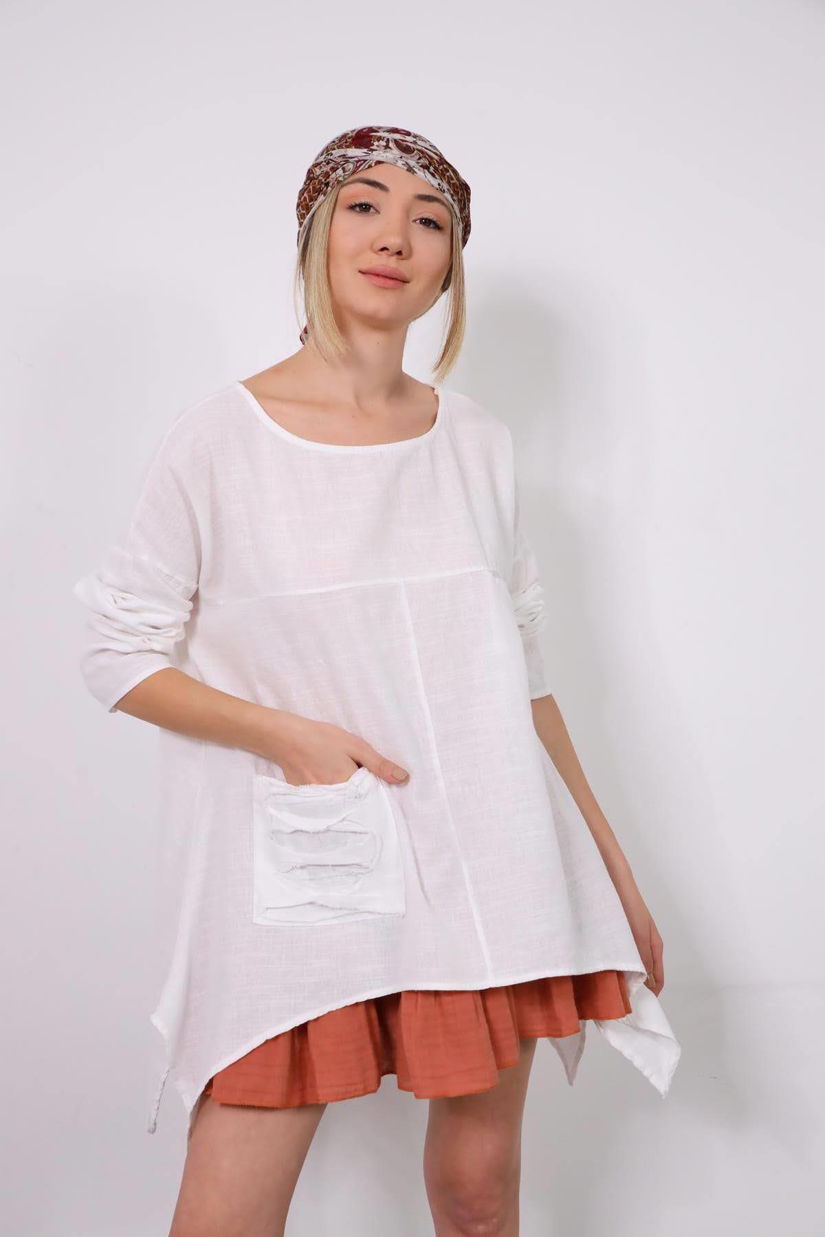  Beyaz Cebi Yırtık Parça Detaylı Salaş Keten Bluz