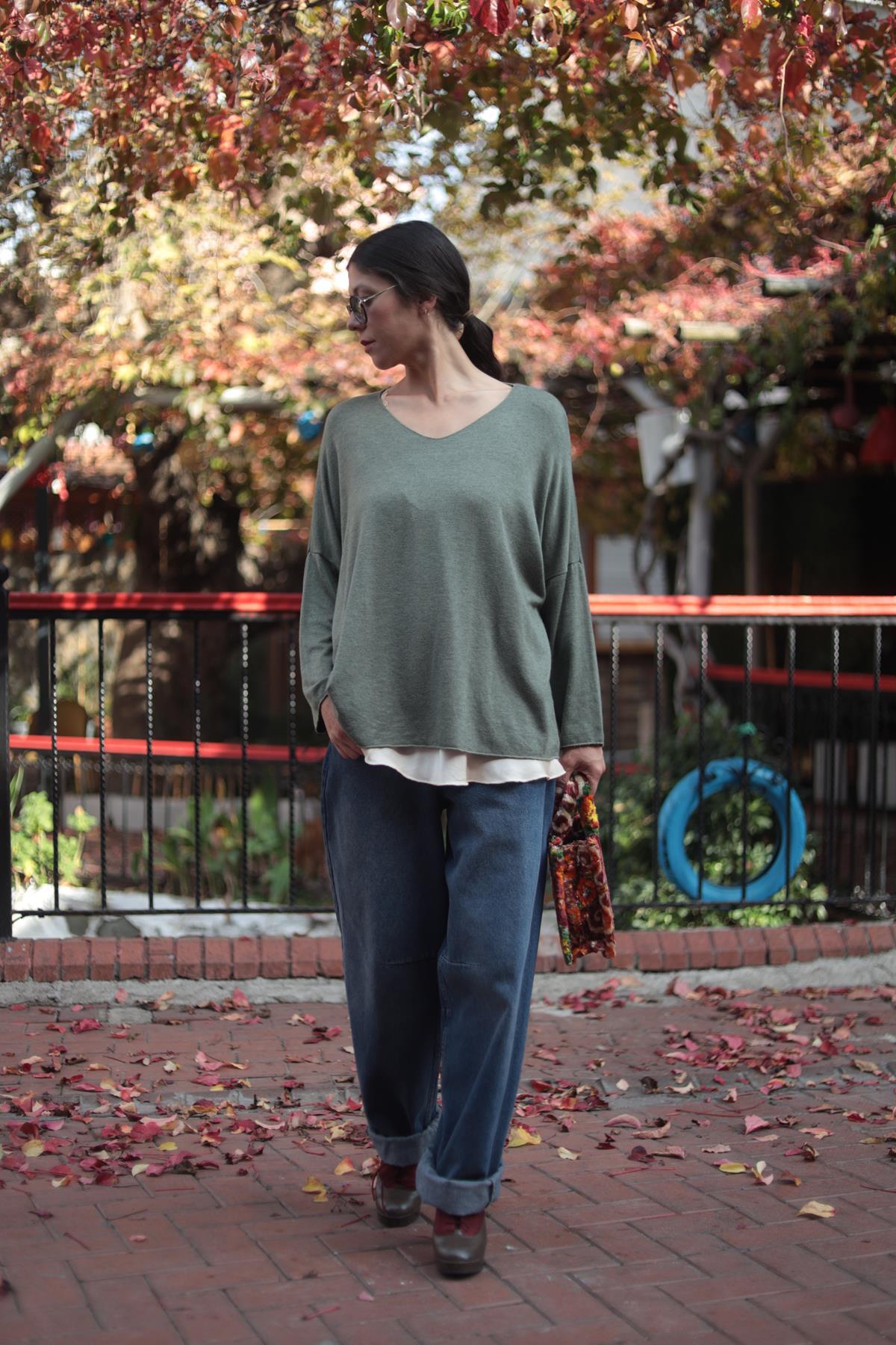 Haki V Yaka Yumuşak Doku Angora Bluz