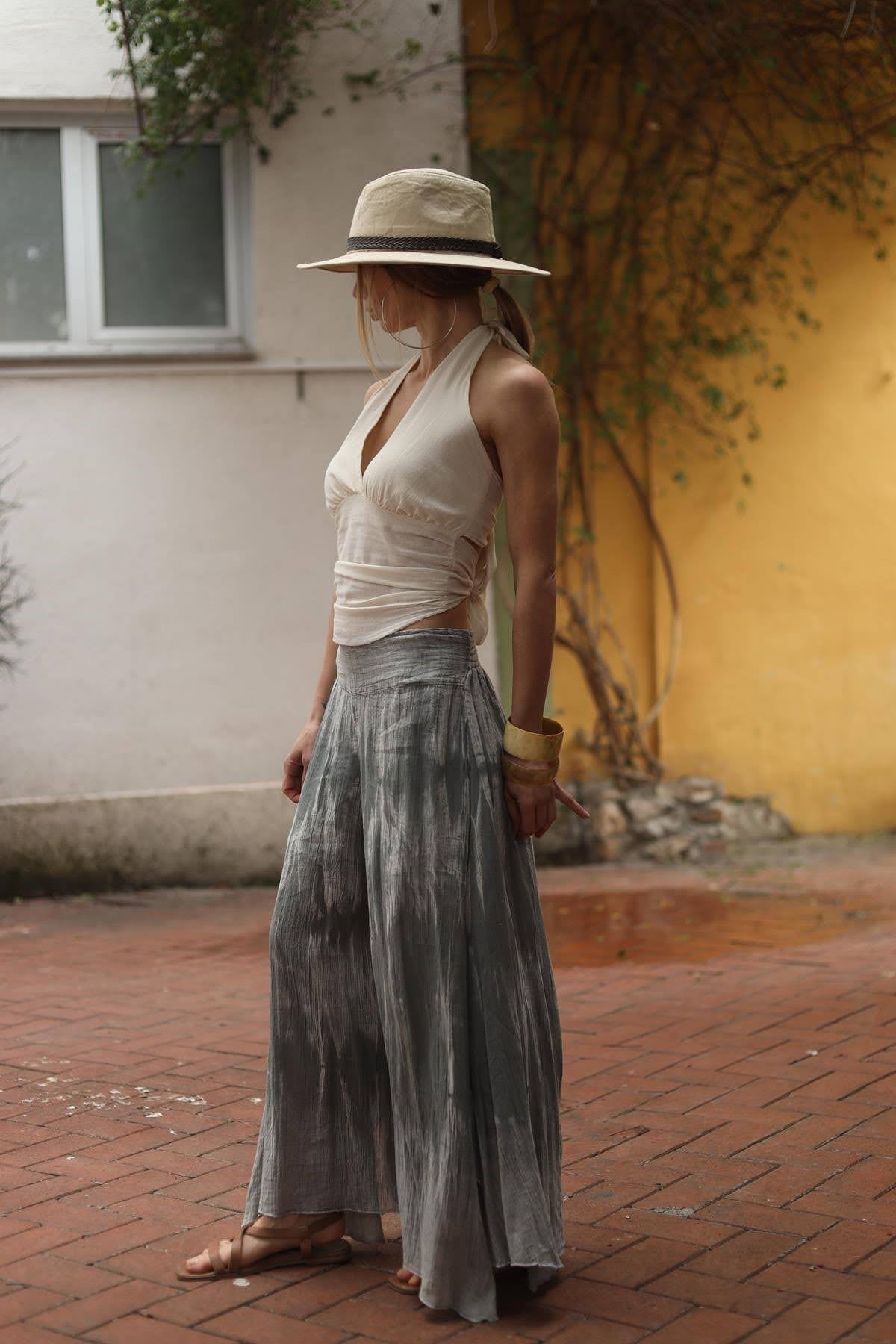 Gri Taşlanmış Beli Gipeli Geniş Paça Pantolon