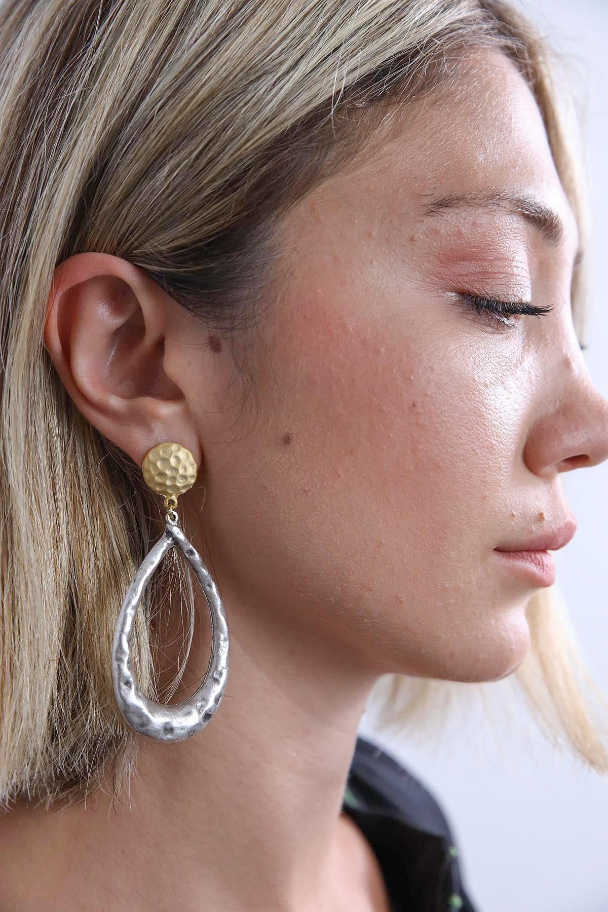  Gümüş Kaplama Dokulu Tasarım Oval Küpe