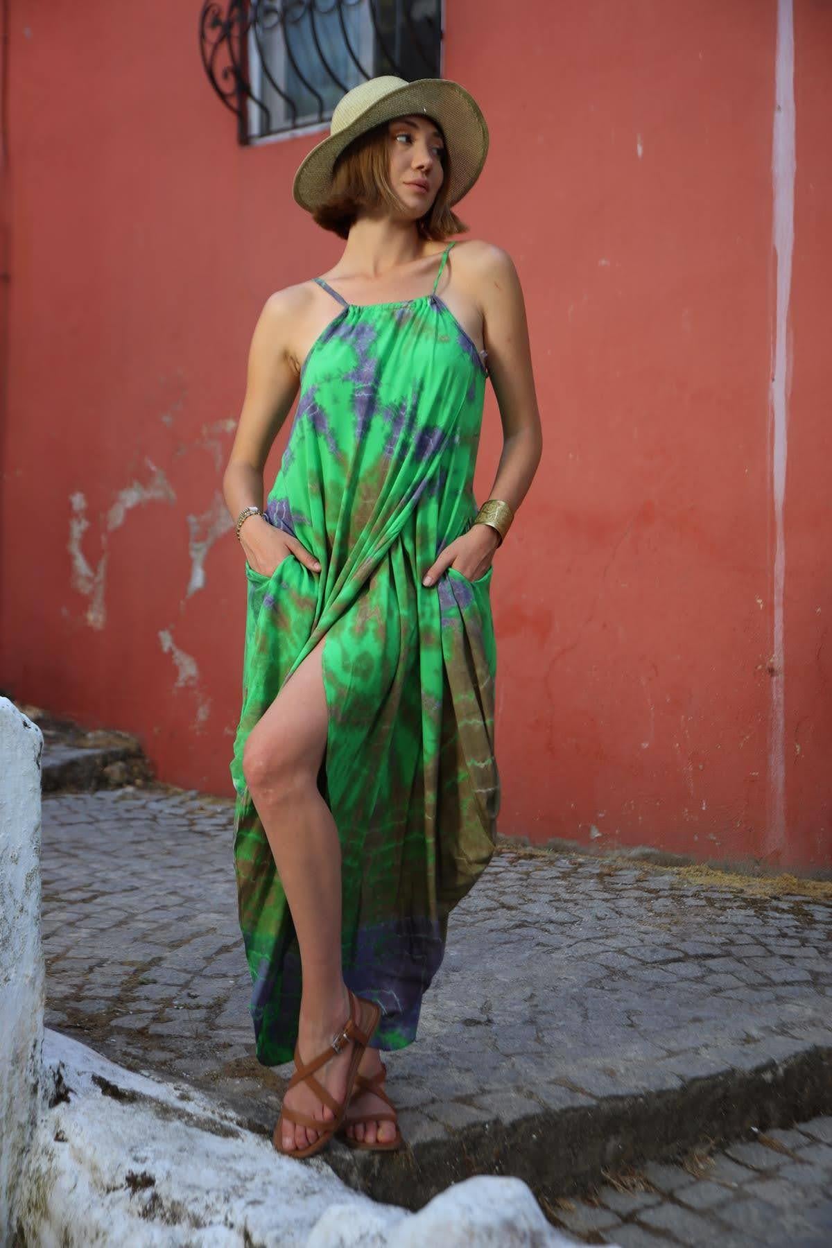 Yeşil Batikli Yırtmaçlı Elbise - Şaman Butik Yeşil Batikli Yırtmaçlı Elbise