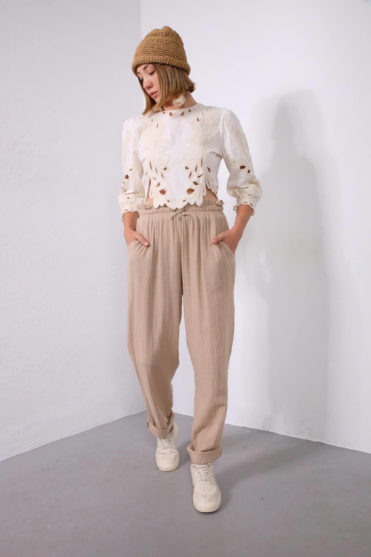 Bej Beli Fırfırlı Lastikli Müslin Pantolon - Şaman Butik Bej Beli Fırfırlı Lastikli Müslin Pantolon