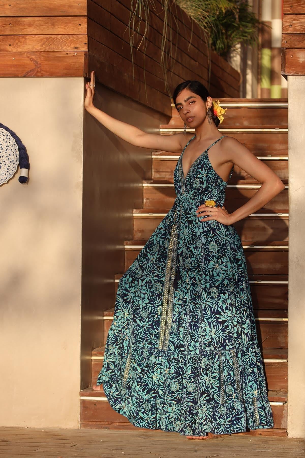 Lacivert Gold Detaylı Sırtı Gipeli İp Askılı İpek Elbise