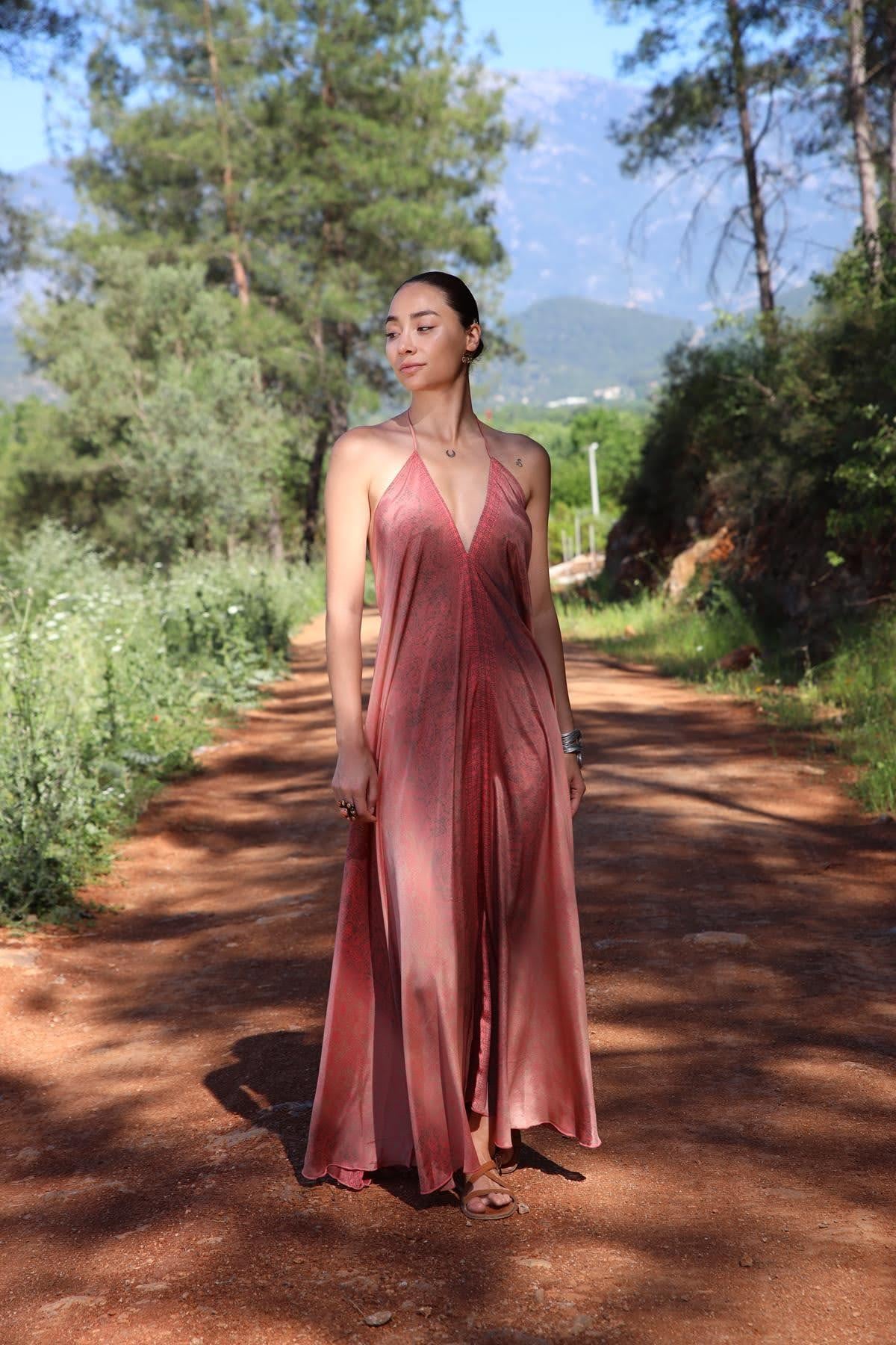 Yavruağzı Önü Arkası V Sırtı Bağcıklı Elbise - Şaman Butik Yavruağzı Önü Arkası V Sırtı Bağcıklı Elbise