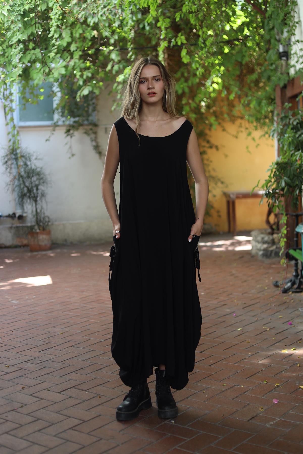 Siyah Kayık Yaka Cepli Bohem Uzun Elbise