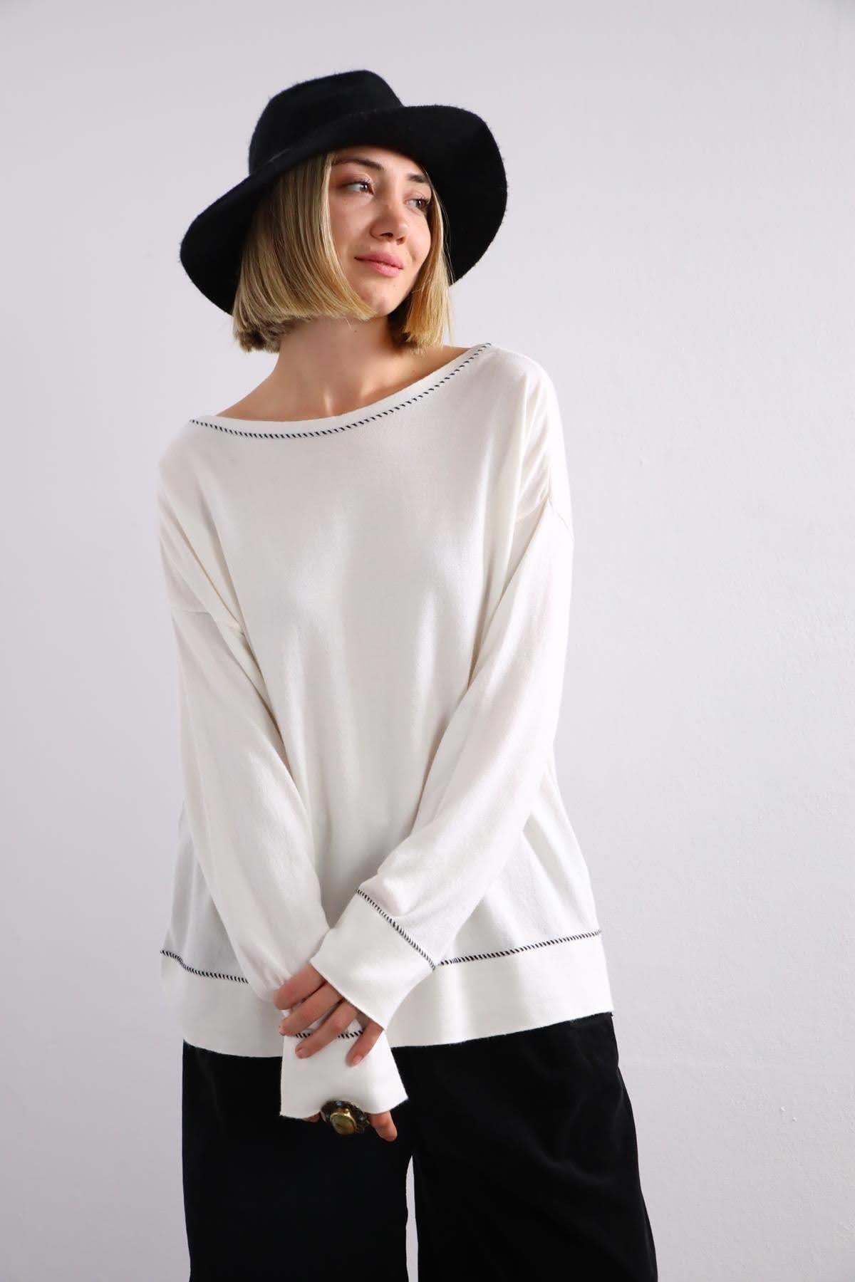 Ekru Çoban Dikişli Kayık Yaka Kazak - Şaman Butik Ekru Çoban Dikişli Kayık Yaka Kazak