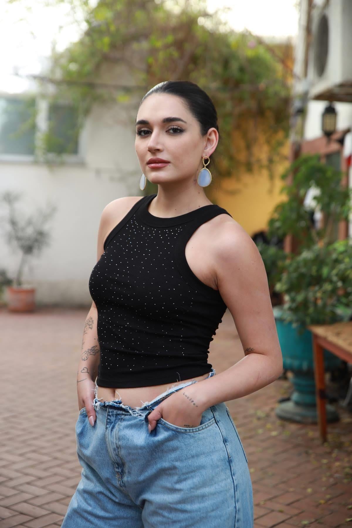 Siyah Halter Yaka Taşlı Crop Bluz