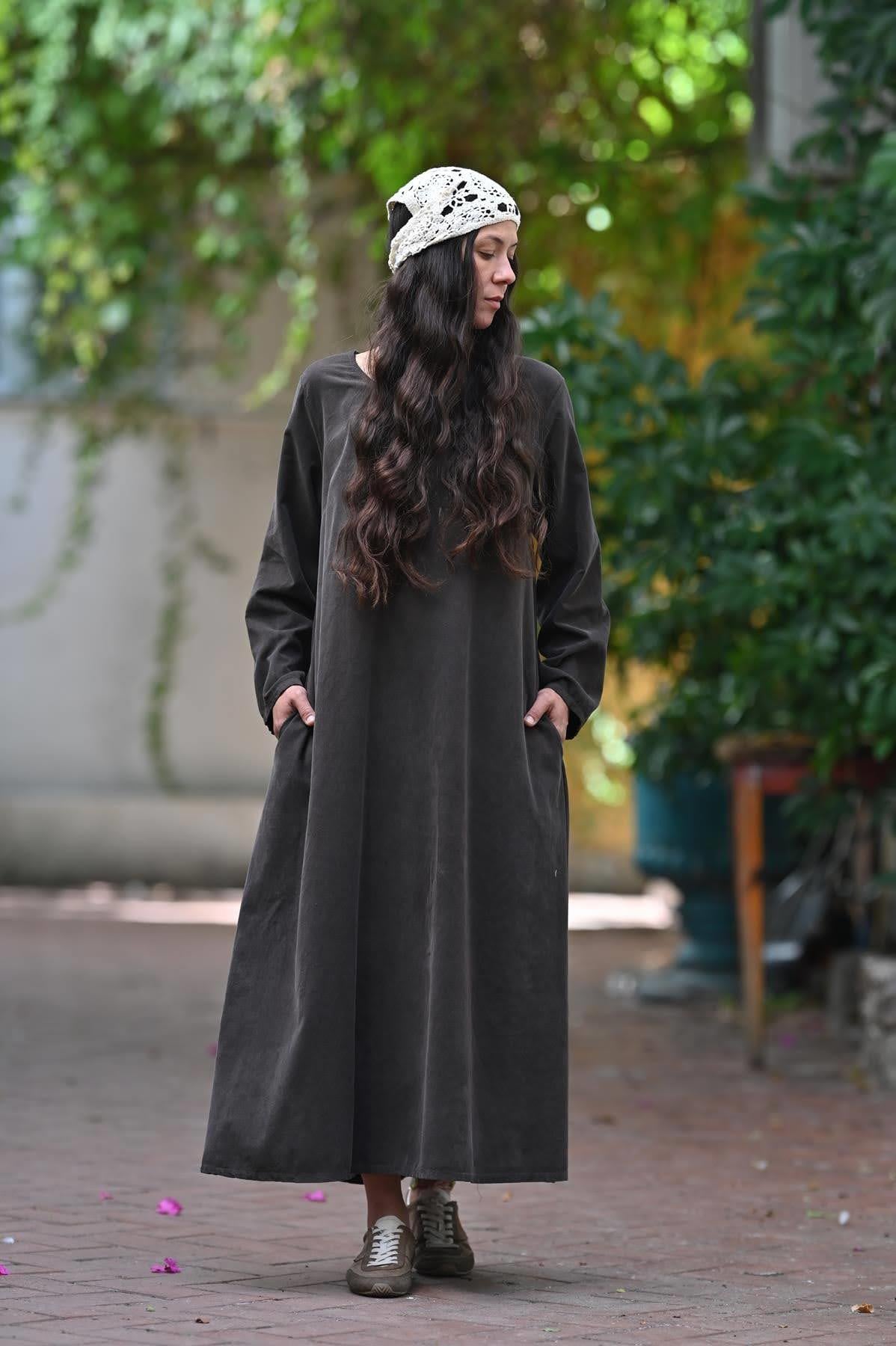 Kahverengi Uzun Kollu Kadife Elbise