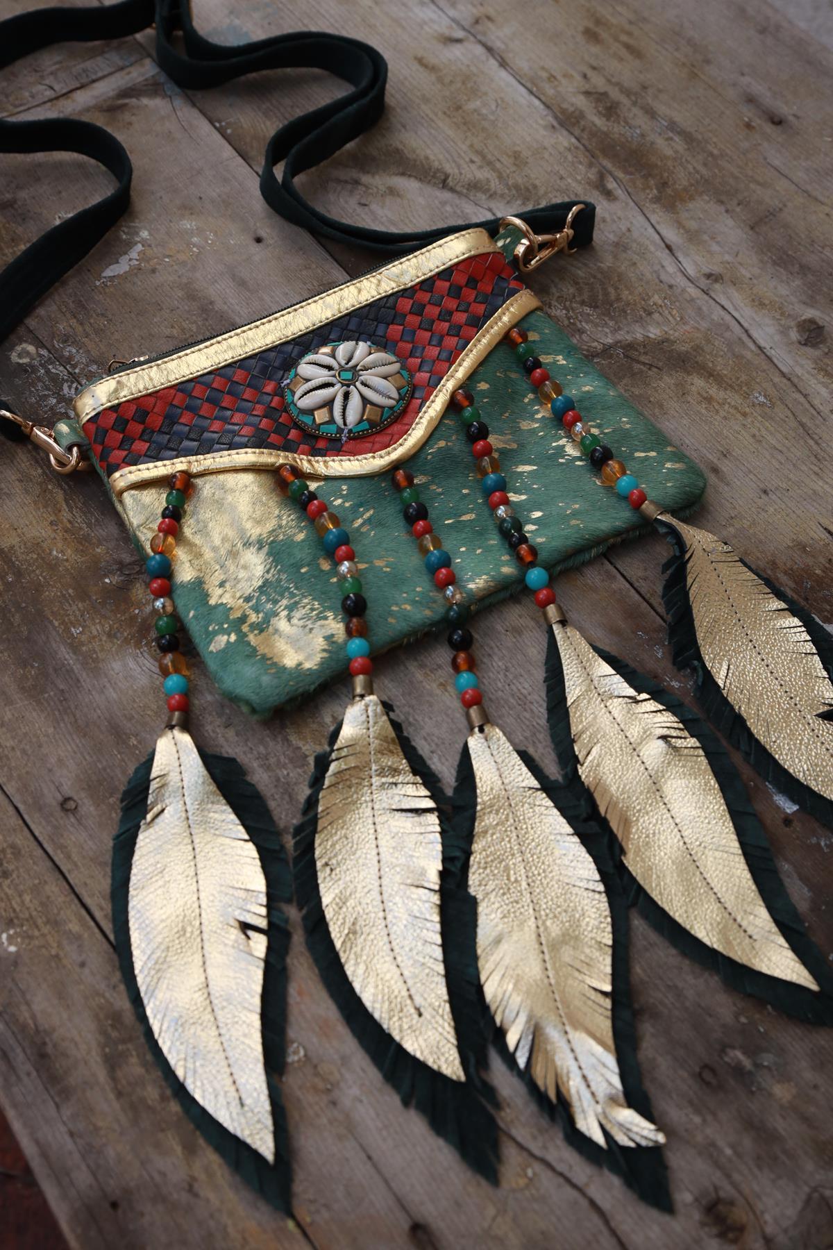 Açık Yeşil Deniz Kabuklu Boncuk Püsküllü Tay Tüyü Tasarım Çanta