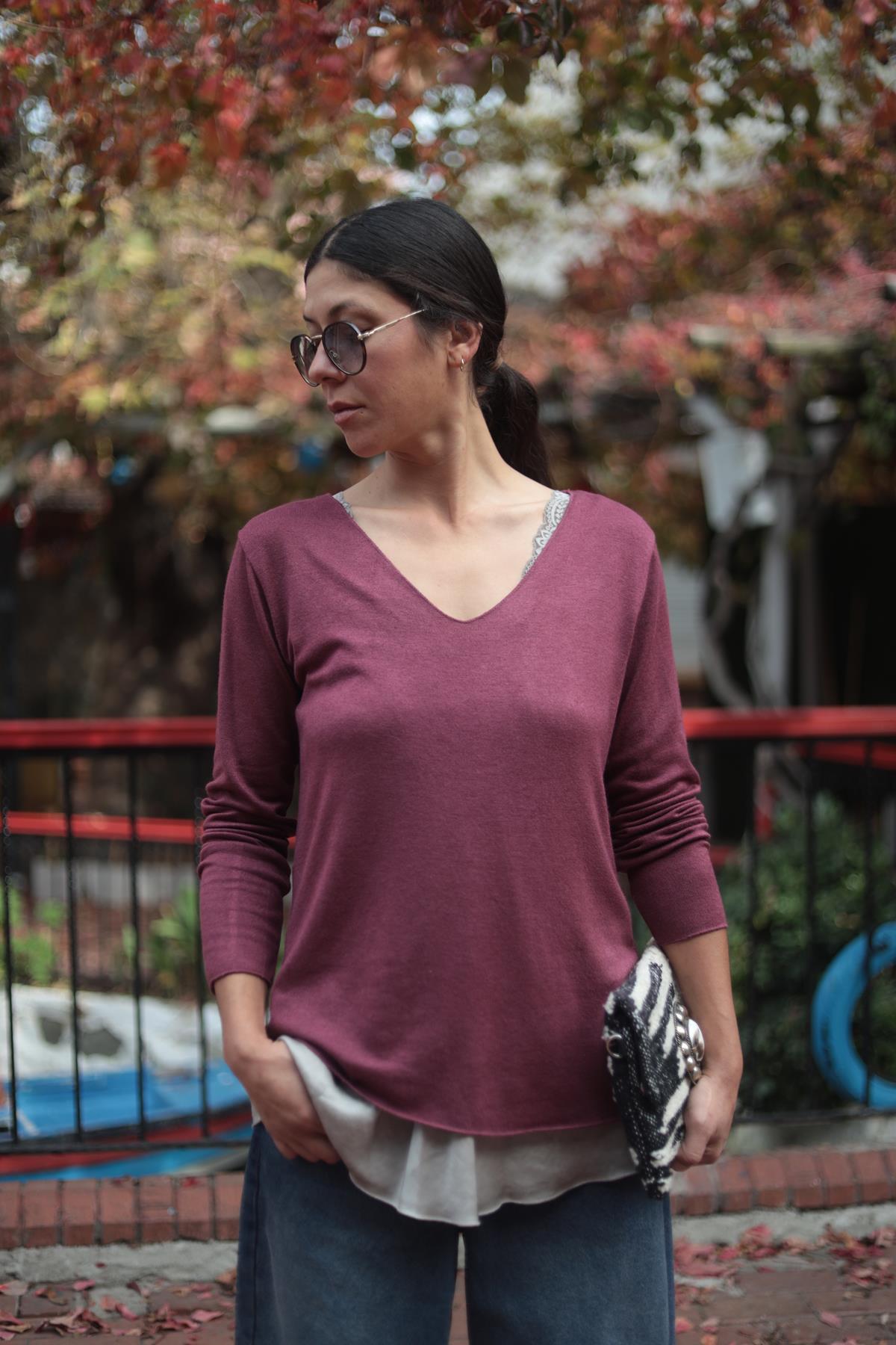 Mürdüm Rengi Yumuşak Doku V Yaka Bluz