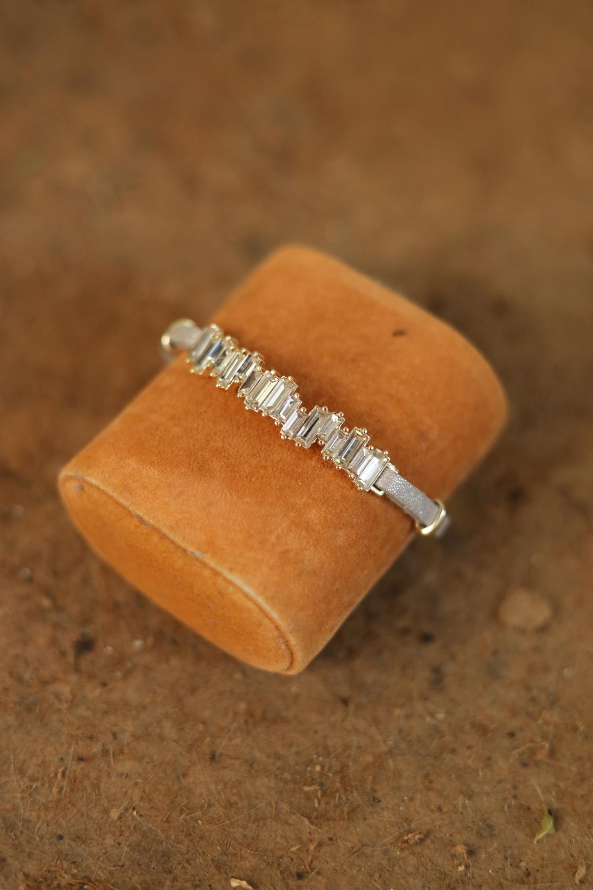 Zircon Stoned Bracelet