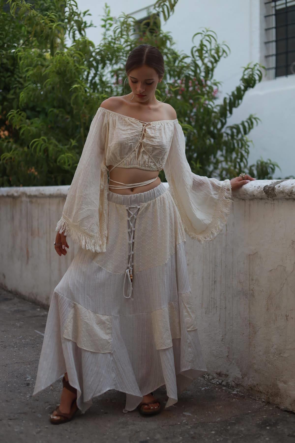 Ekru Püsküllü Kimono Kollu Bağcıklı Crop Bluz