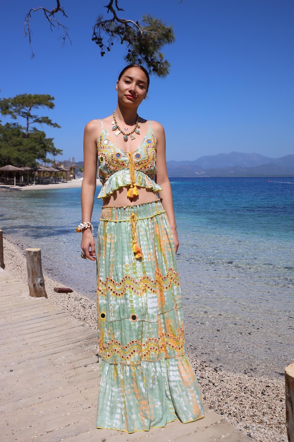 Mint Yeşili İşlemeli Ayna Detaylı Askılı Bluz ve Etek Takım - Şaman Butik Mint Yeşili İşlemeli Ayna Detaylı Askılı Bluz ve Etek Takım