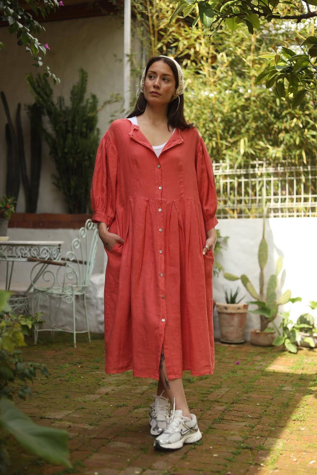 Mercan Rengi Düğmeli Balon Kol Keten Elbise