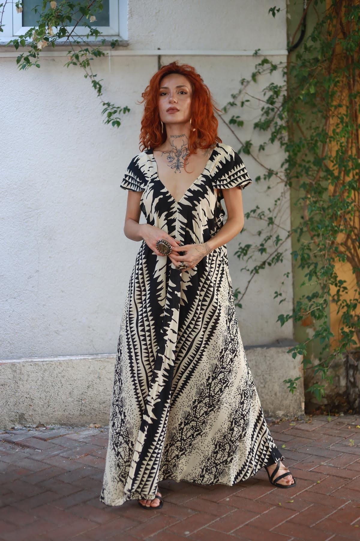 Krem Rengi Desenli Önü Arkası V Kalın Askılı Elbise