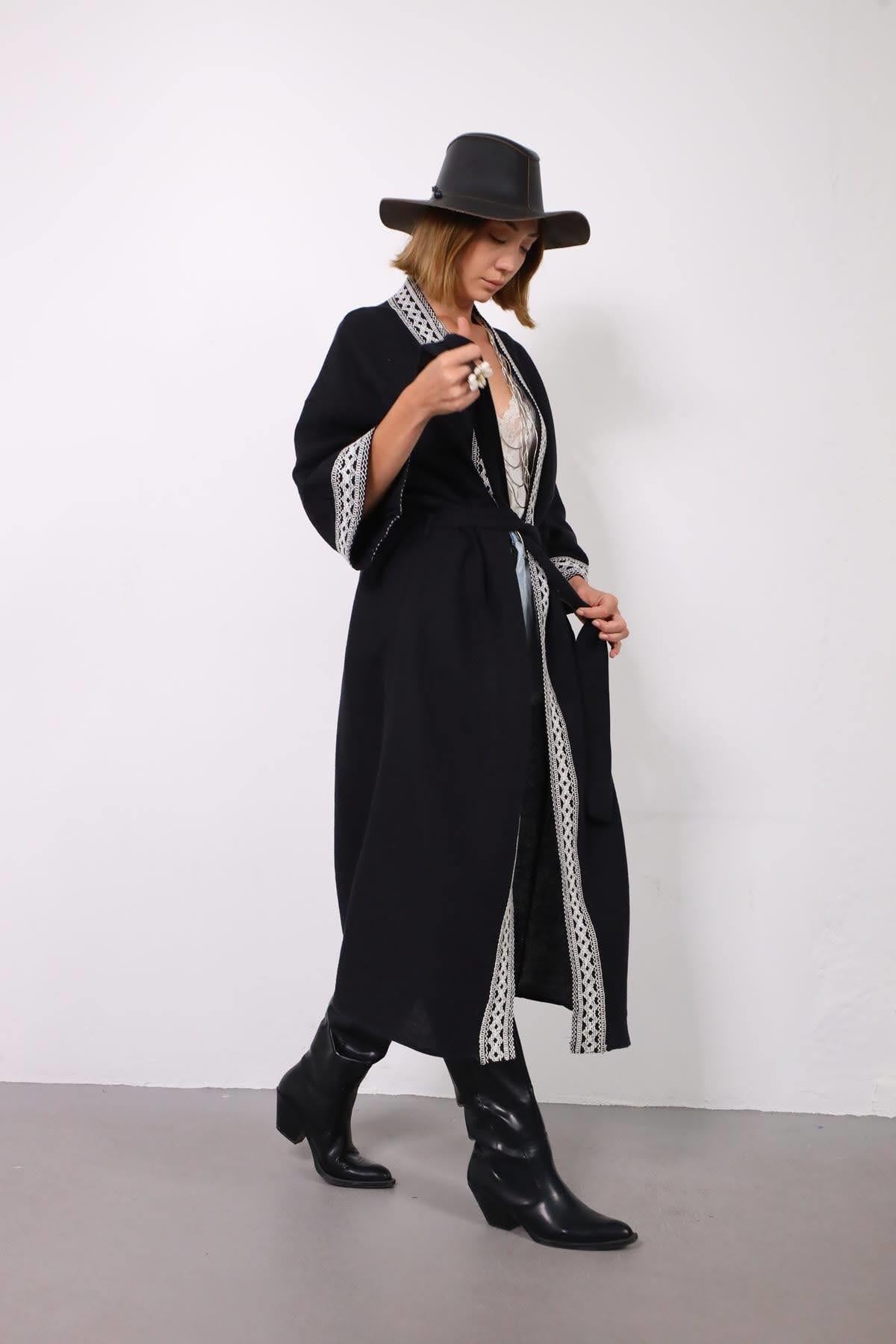 Siyah Bordür Detaylı Uzun Kimono - Şaman Butik Siyah Bordür Detaylı Uzun Kimono