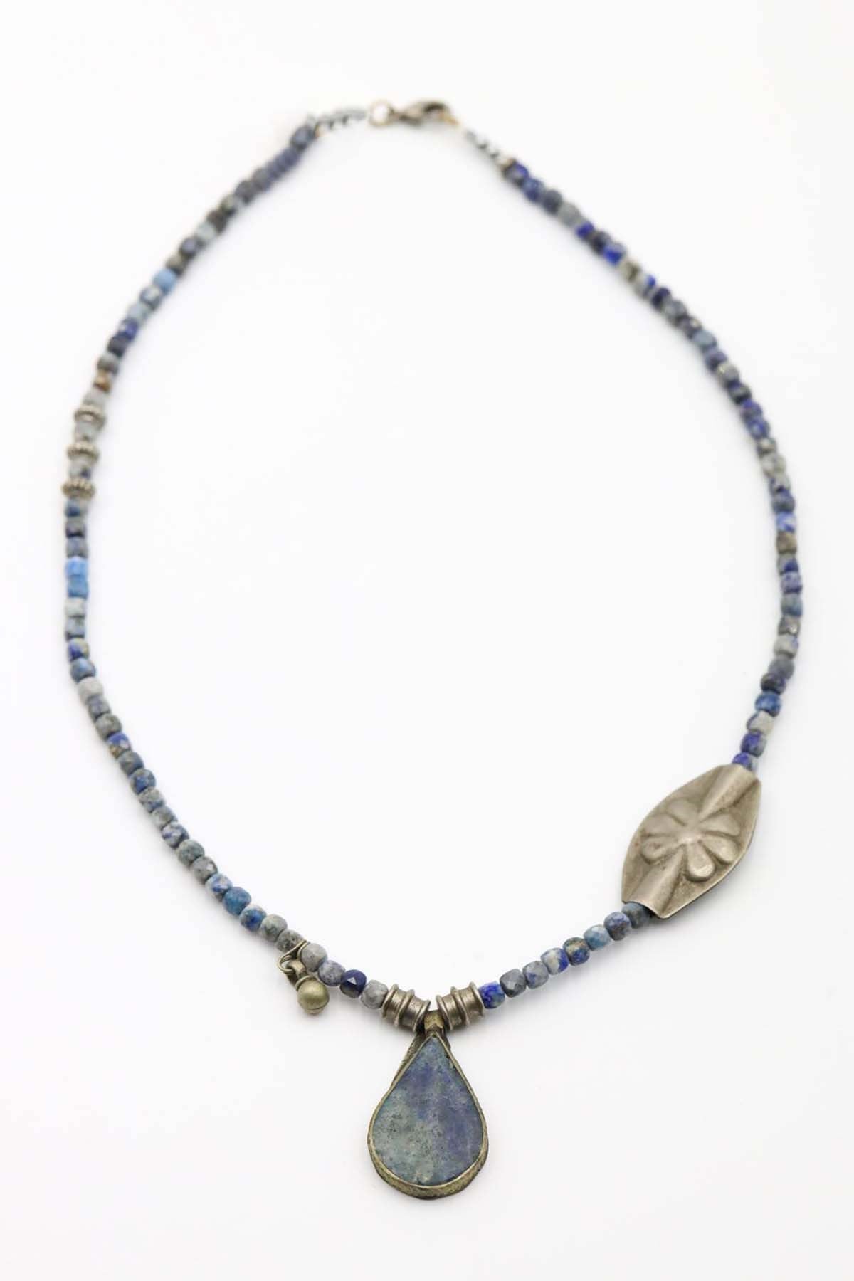 Lapis Lazuli Taşı ve Antik Parça Detaylı Tasarım Kolye