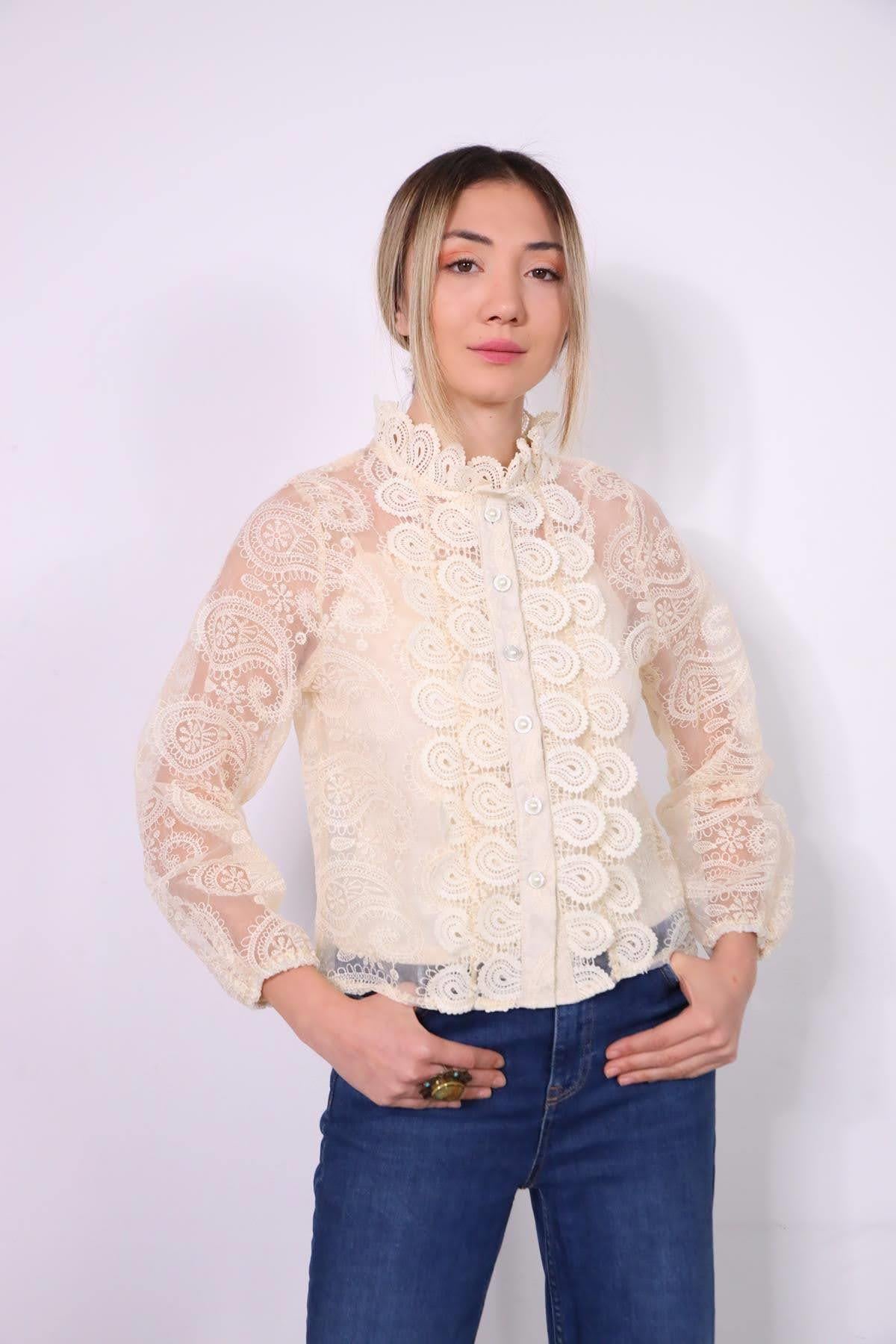  Ekru Volanlı Güpür Gömlek