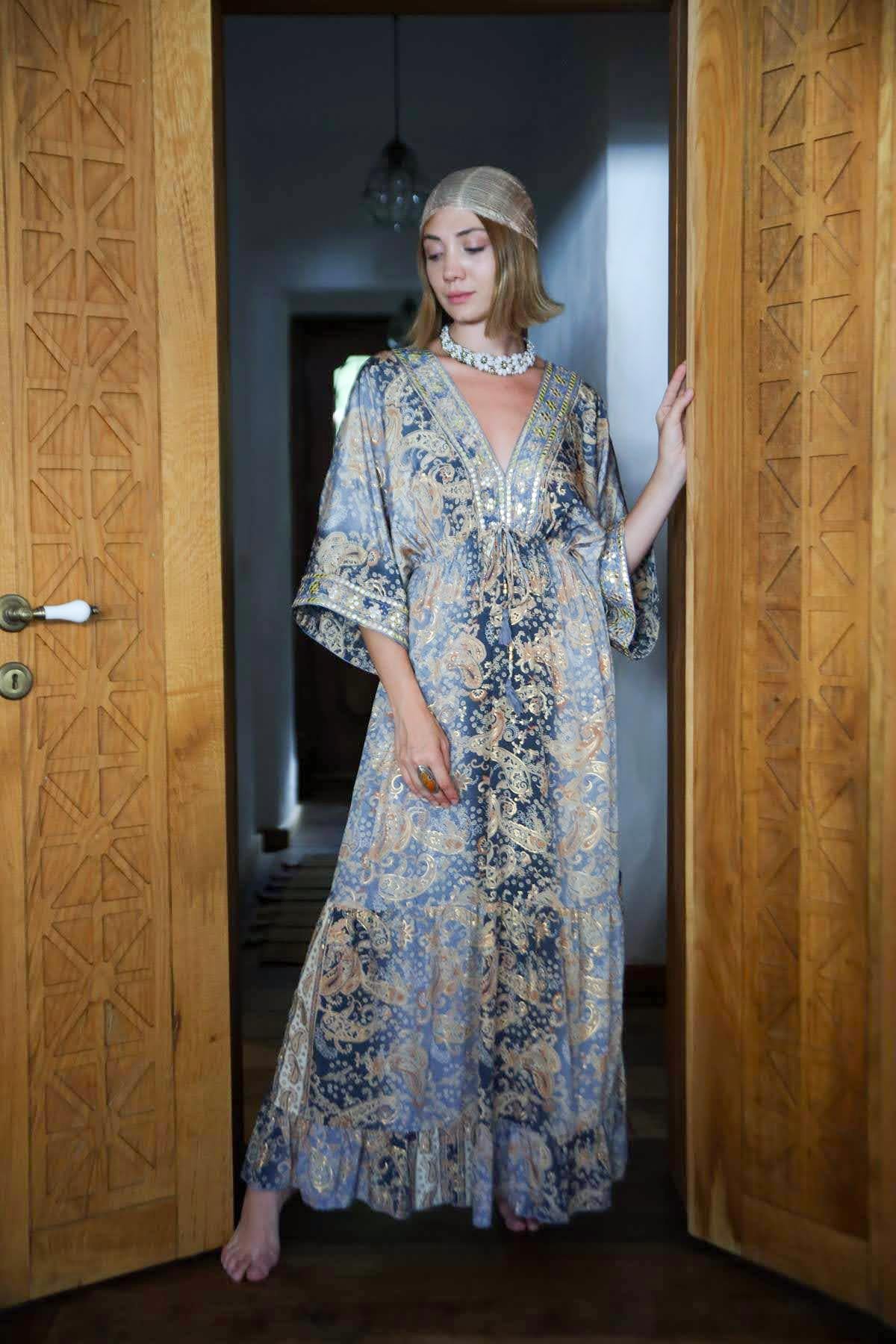 Gri Püsküllü V Yaka İşlemeli Otantik İpek Elbise - Şaman Butik Gri Püsküllü V Yaka İşlemeli Otantik İpek Elbise