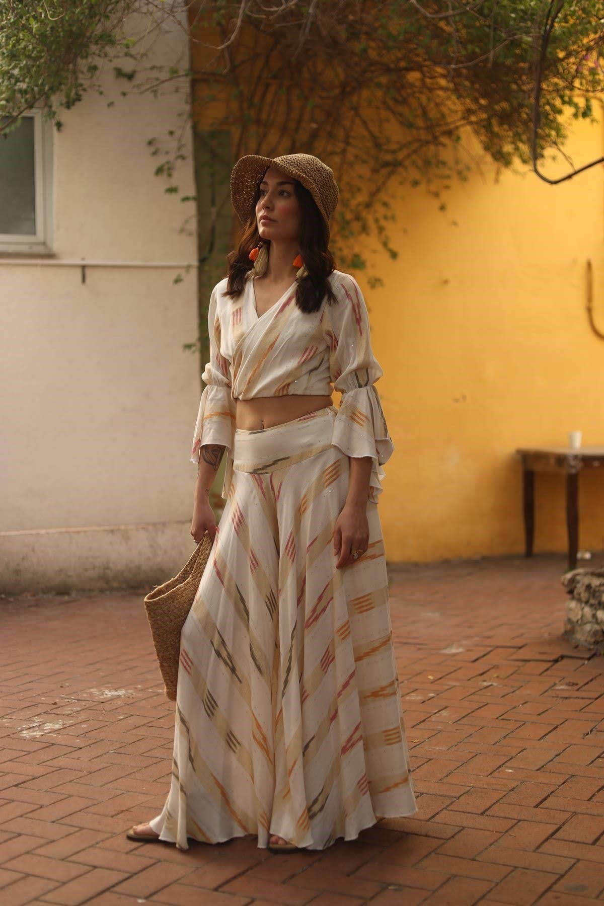 Beyaz Desenli Gold Detaylı Bolero