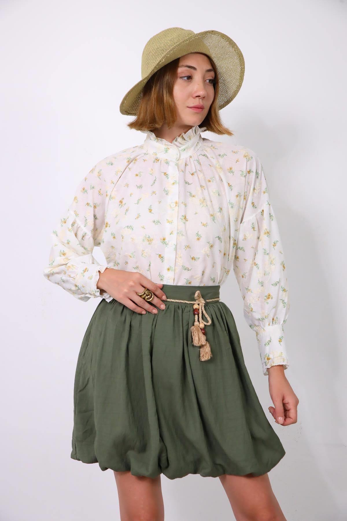  Ekru Çiçek Desenli İşlemeli Gömlek