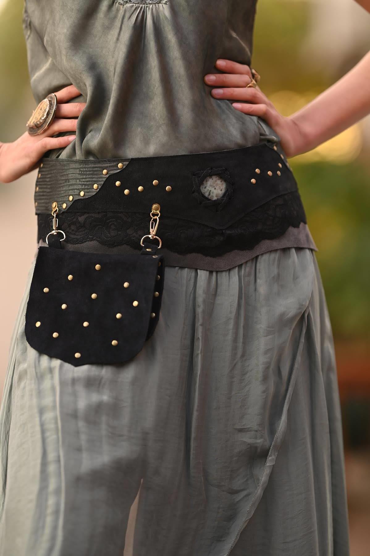 Siyah Süet Dantelli Cepli Deri Kemer