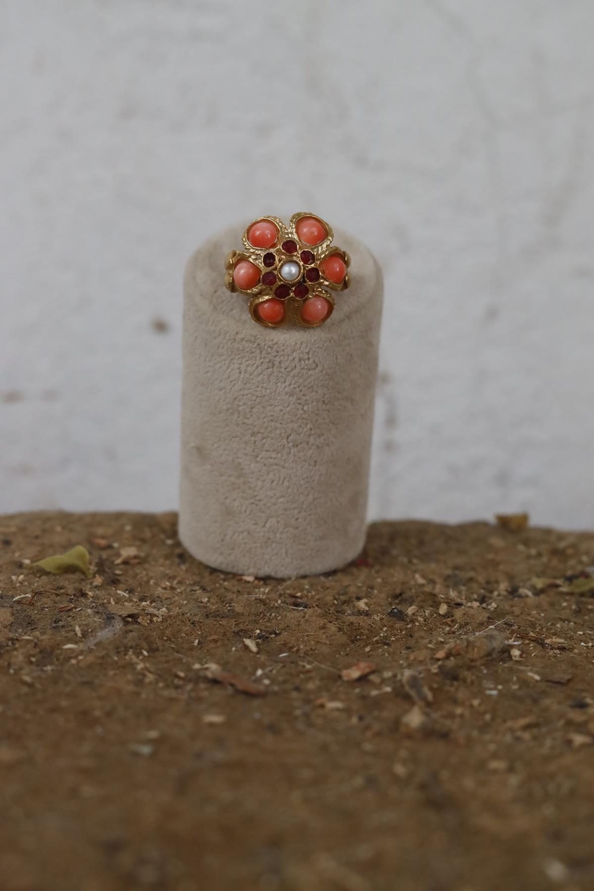 Coral Detail Flower Ring