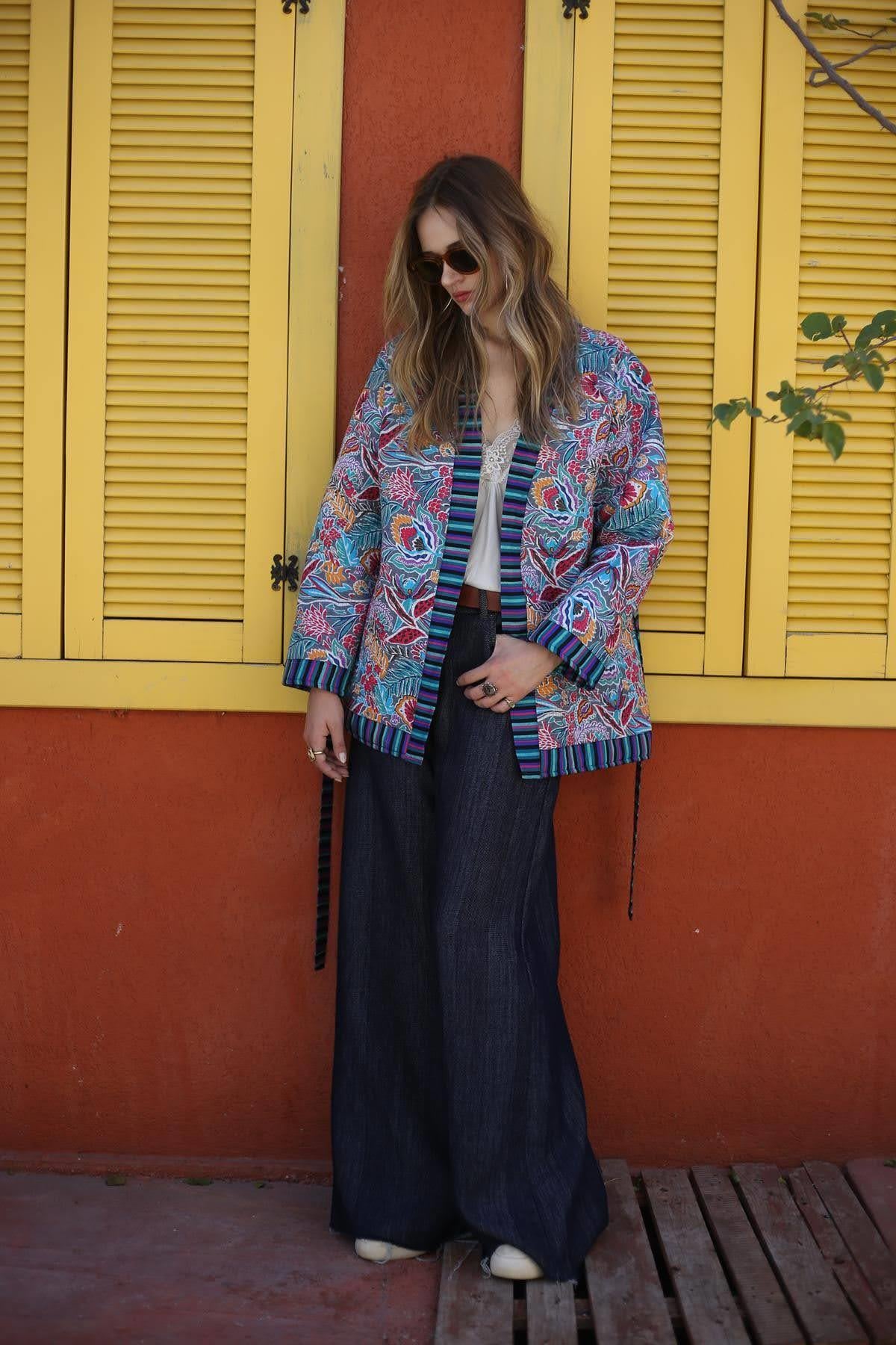 Gri Desenli Garnili Kapitone Ceket