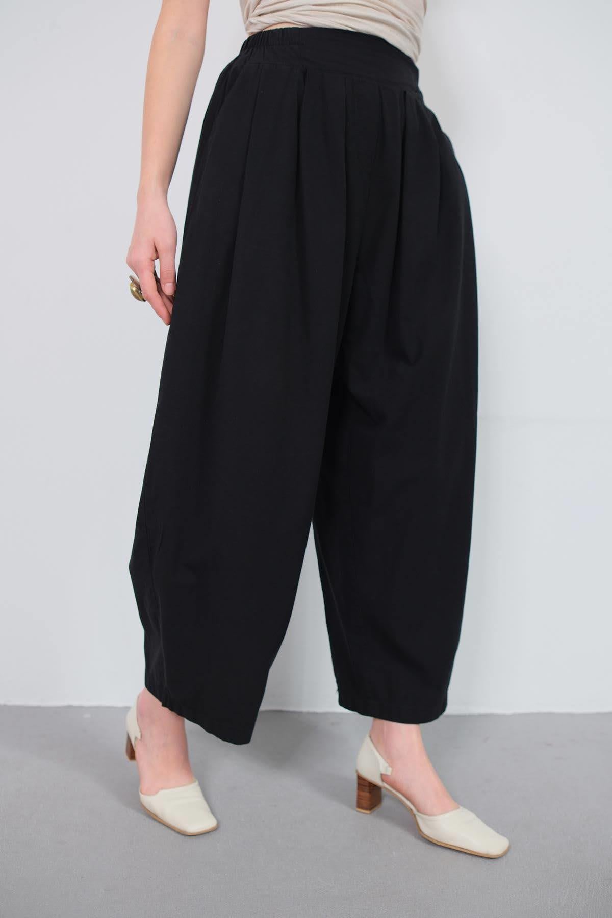 Siyah Önden Pileli Salaş Pantolon - Şaman Butik Siyah Önden Pileli Salaş Pantolon