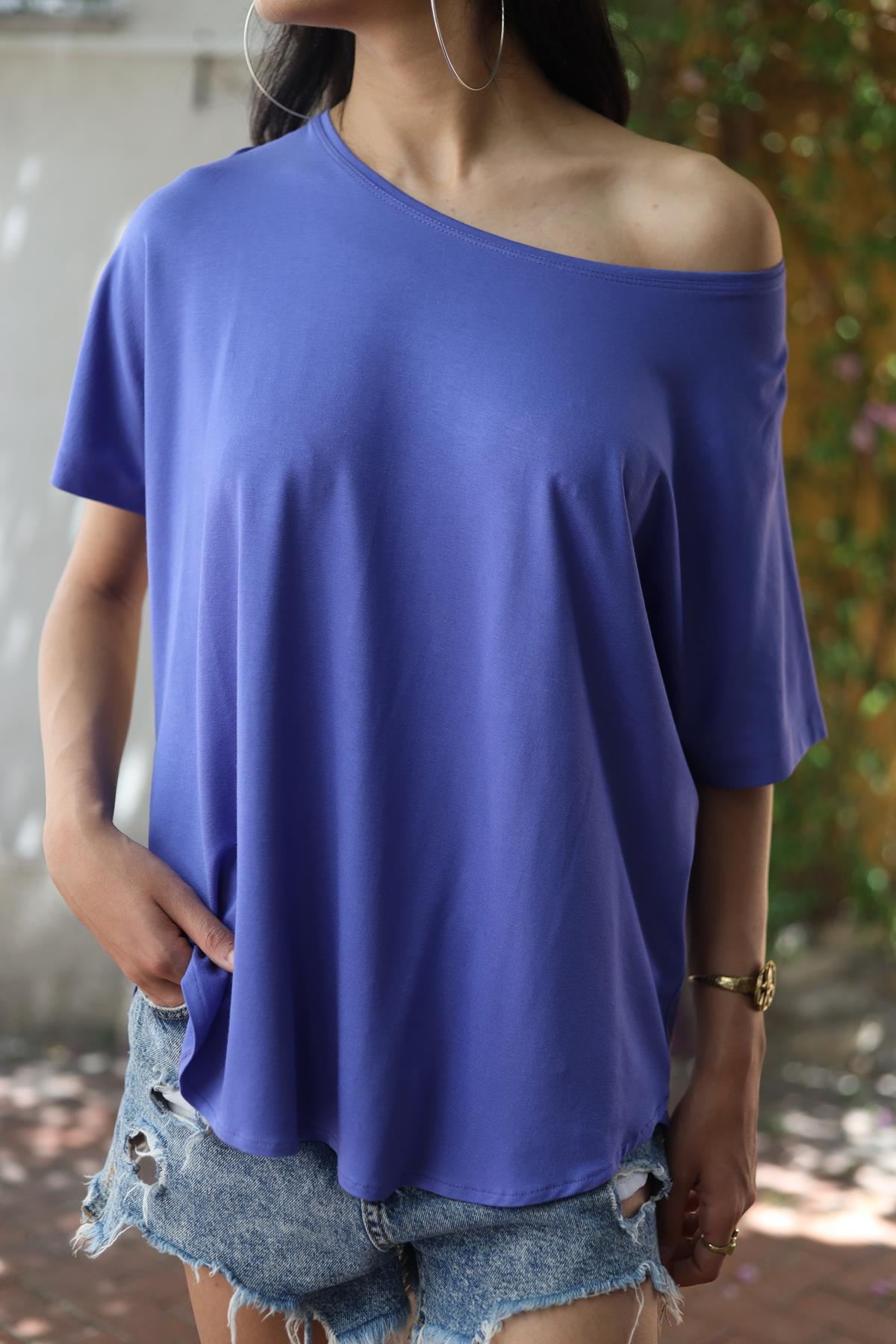 Mor Kısa Kollu Oval Kesim Salaş Bluz