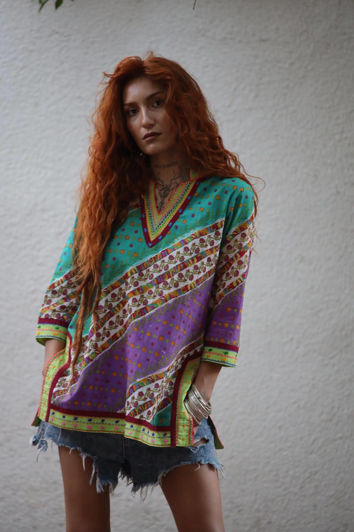 Fıstık Yeşili İşlemeli V Yaka Yırtmaçlı Otantik Tunik