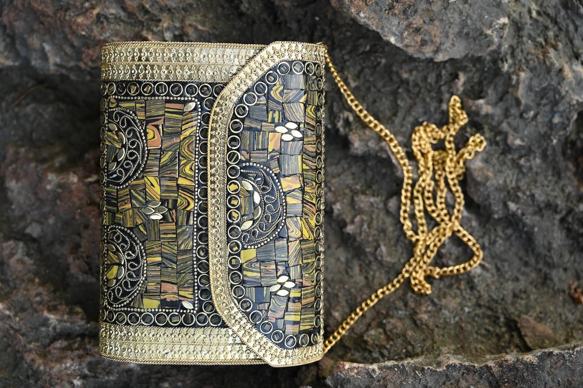 Gold Rengi Taşlı Özel Tasarım Çanta